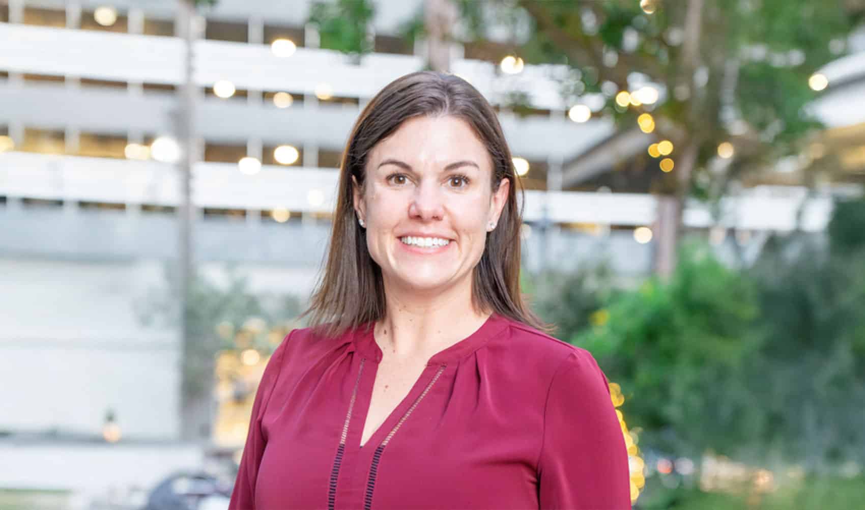 Winning Public Contracts: Insider Insights from Both Sides of Procurement 1 Jennifer Saha